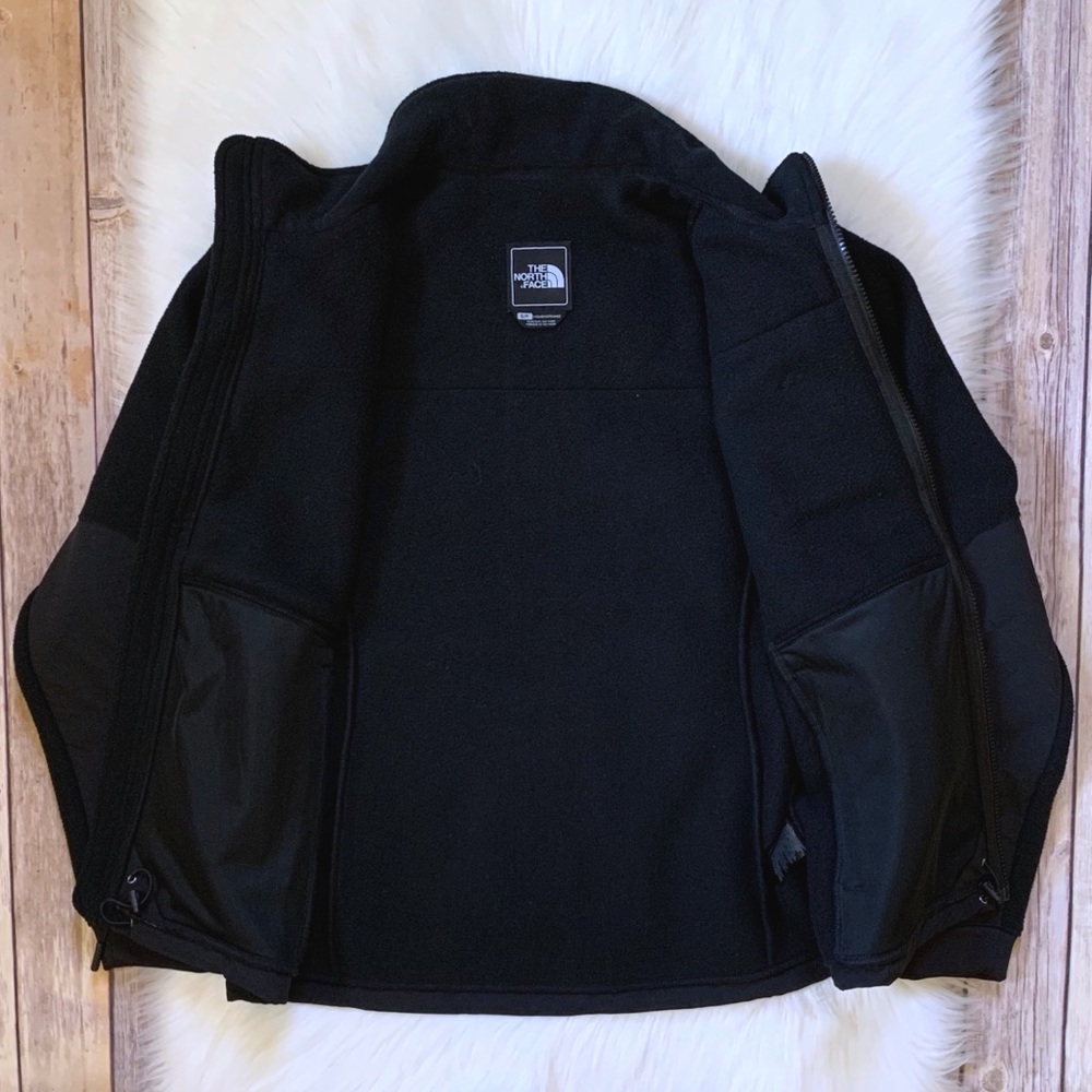 The North Face Women’s Denali 2 Jacket In Black - Picture 3 of 6